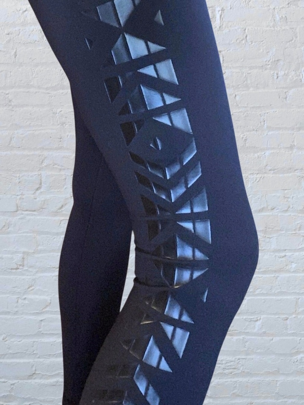 *Special Edition -  Lululemon - Wunder Under - Full On Luon - Black/Aztec - 6